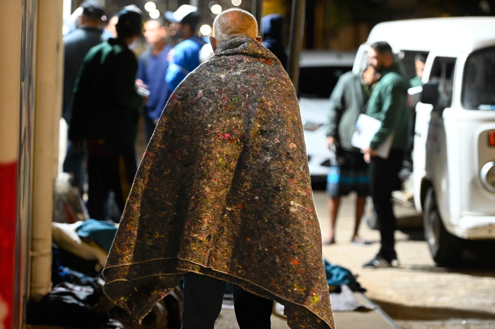 A distribuição de cobertores é um dos principais serviços realizados pela Operação Inverno