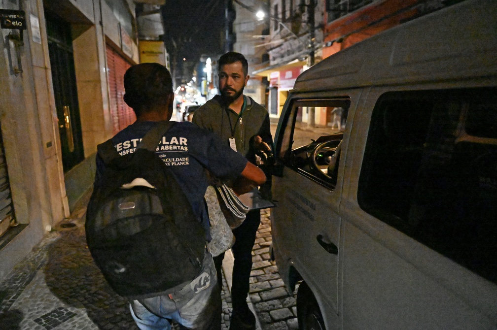 Trabalho da Operação Inverno vai além da entrega de cobertores: objetivo é a reintegração à rede de serviços da cidade