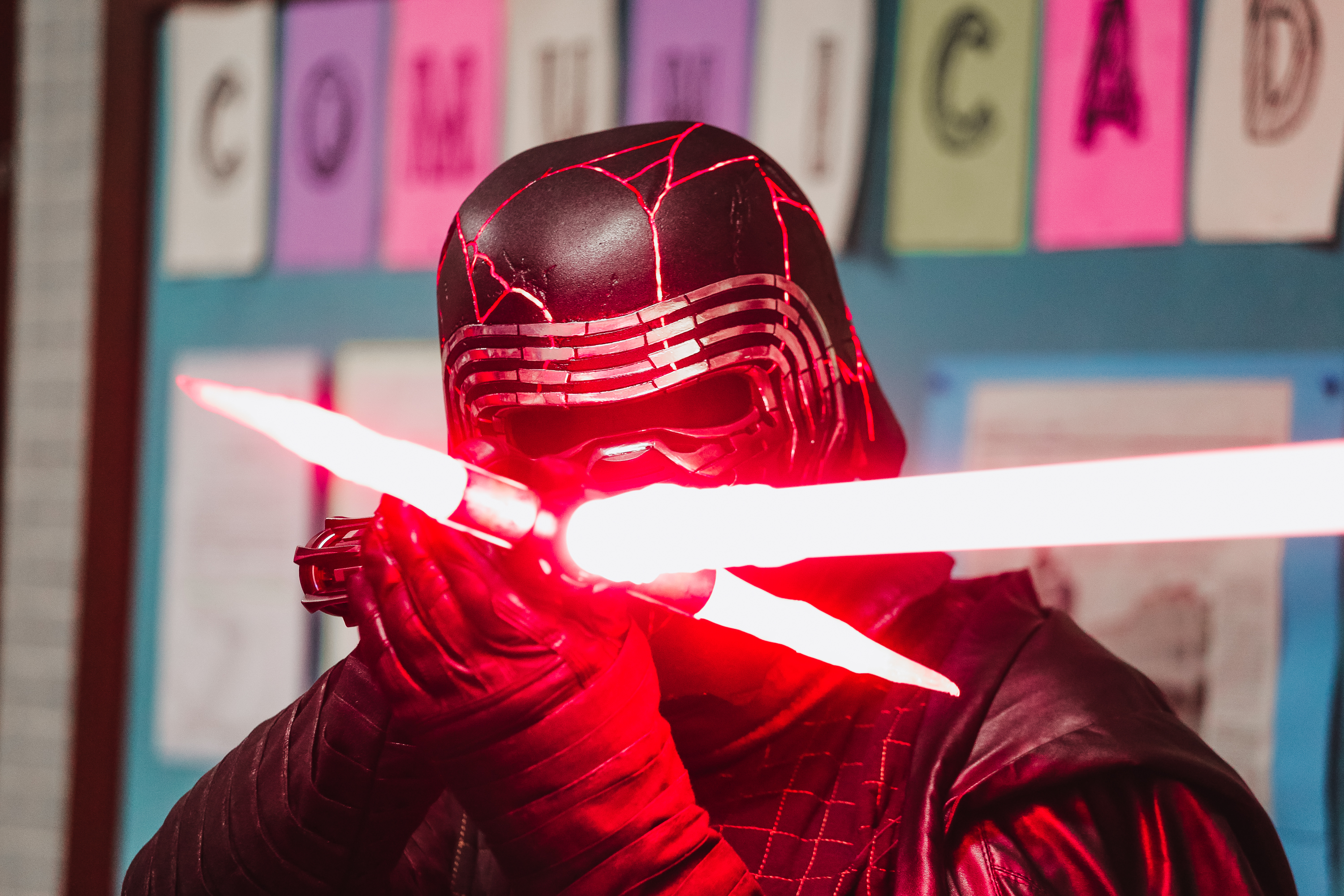 A visita intergaláctica será feita por membros da guarnição  Death Star Garrison, que faz parte do Fã Clube 501st Legion