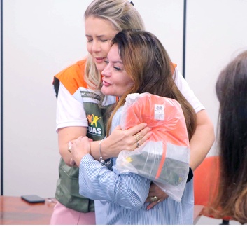 Secretária de Assistência Social agradece funcionária pelo trabalho