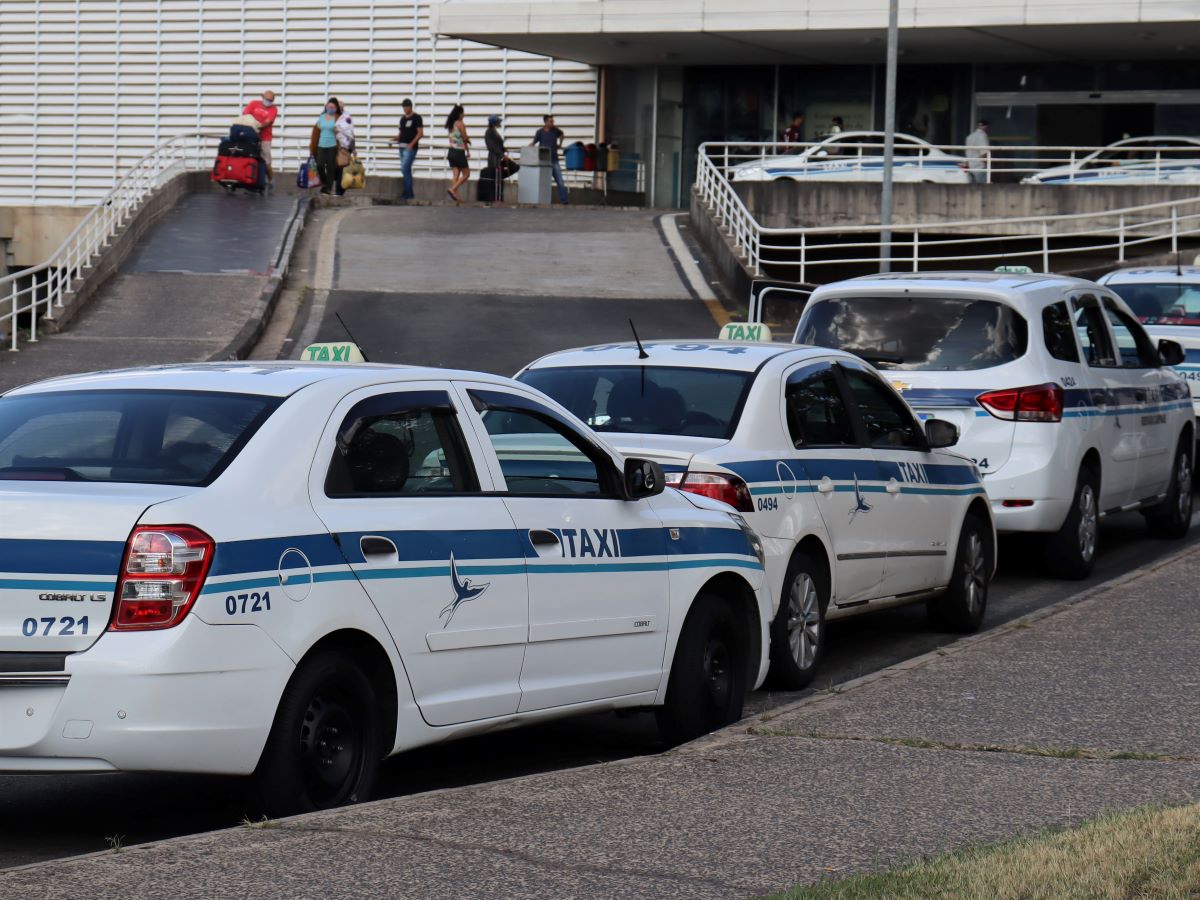 Campinas possui uma frota de 721 táxis regulares em operação, com 740 permissionários e 315 condutores auxiliares aptos para o serviço