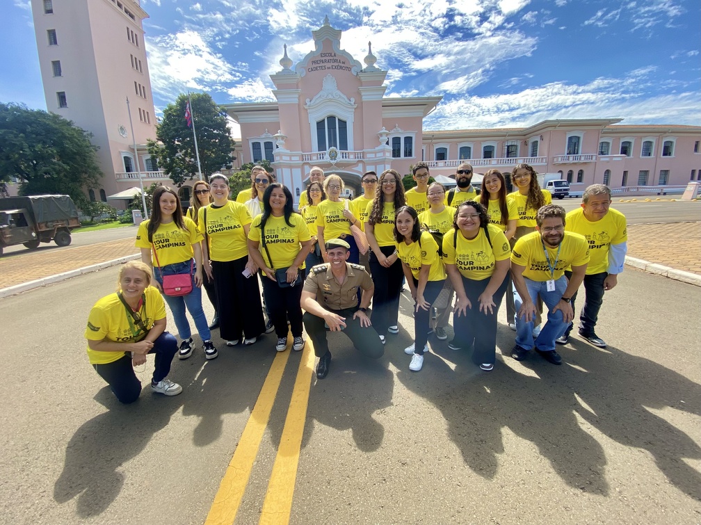 Os participantes foram recebidos e guiados pelos espaços da EsPCEx