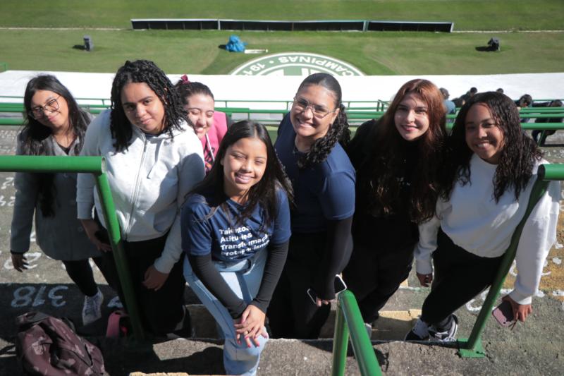 E quem disse que mulher não gosta de futebol? Elas curtiram o passeio pelo estádio do Guarani