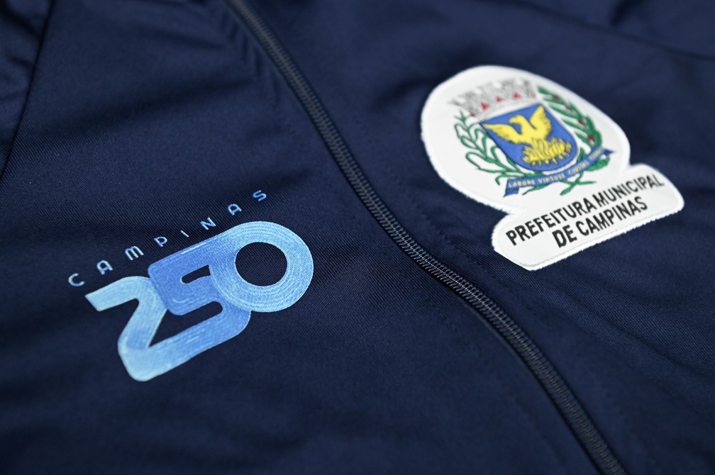 Kits com uniformes serão entregues para 60 mil alunos da rede de ensino municipal