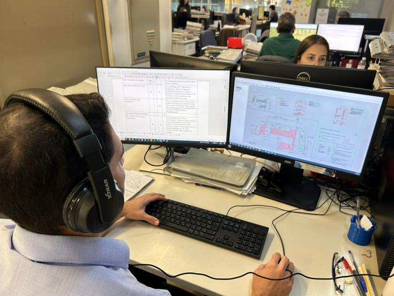 A sessão online permite o compartilhamento de tela durante o atendimento técnico, o que torna mais simples esclarecer dúvidas sobre projetos, plantas e trâmites no sistema
