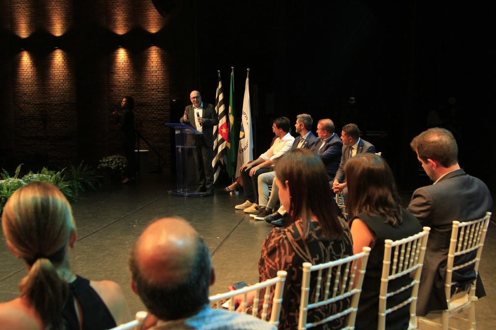 Prefeito Dário Saadi fala durante abertura do evento: cuidar do Centro é desafio para gestão