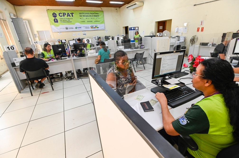 As oportunidades são para início imediato e há vagas com salários que superam R$ 4 mil