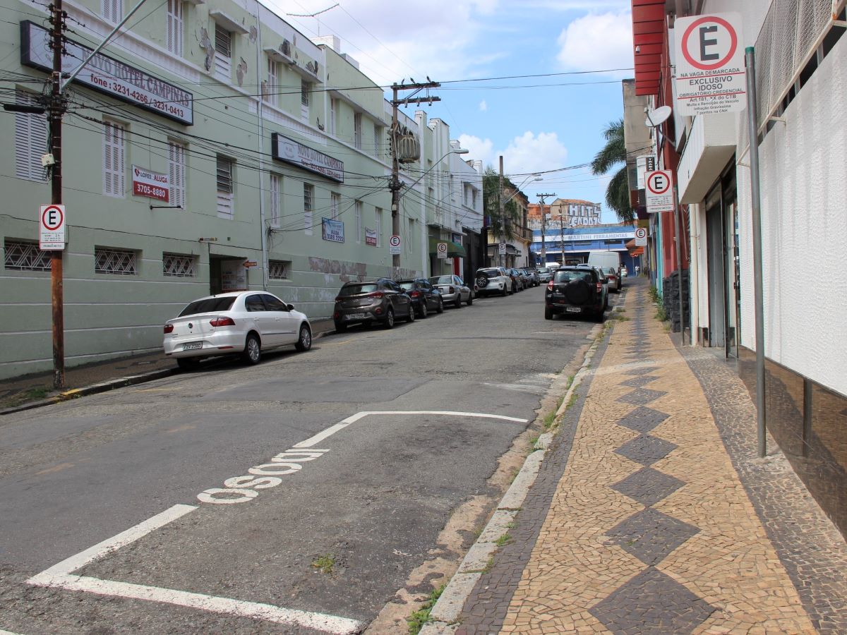 Agentes de fiscalização da Emdec atende 30 casos de estacionamento irregular por dia em Campinas