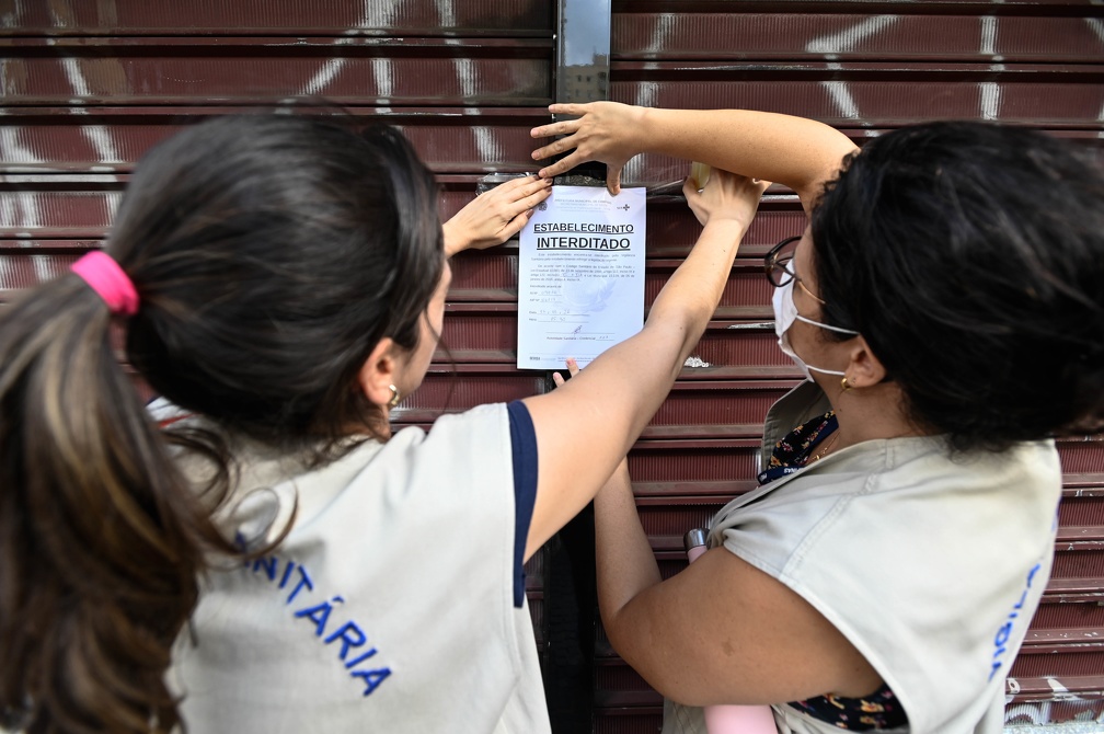 Estabelecimento utilizava licença de farmácia vizinha para comercializar medicamentos manipulados