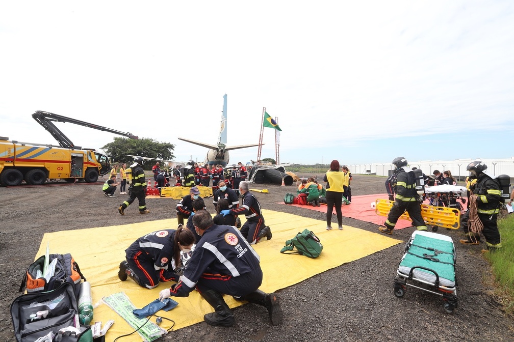 No cenário, foi realizada a triagem das vítimas por meio do método START, que classifica os pacientes por cores conforme a gravidade