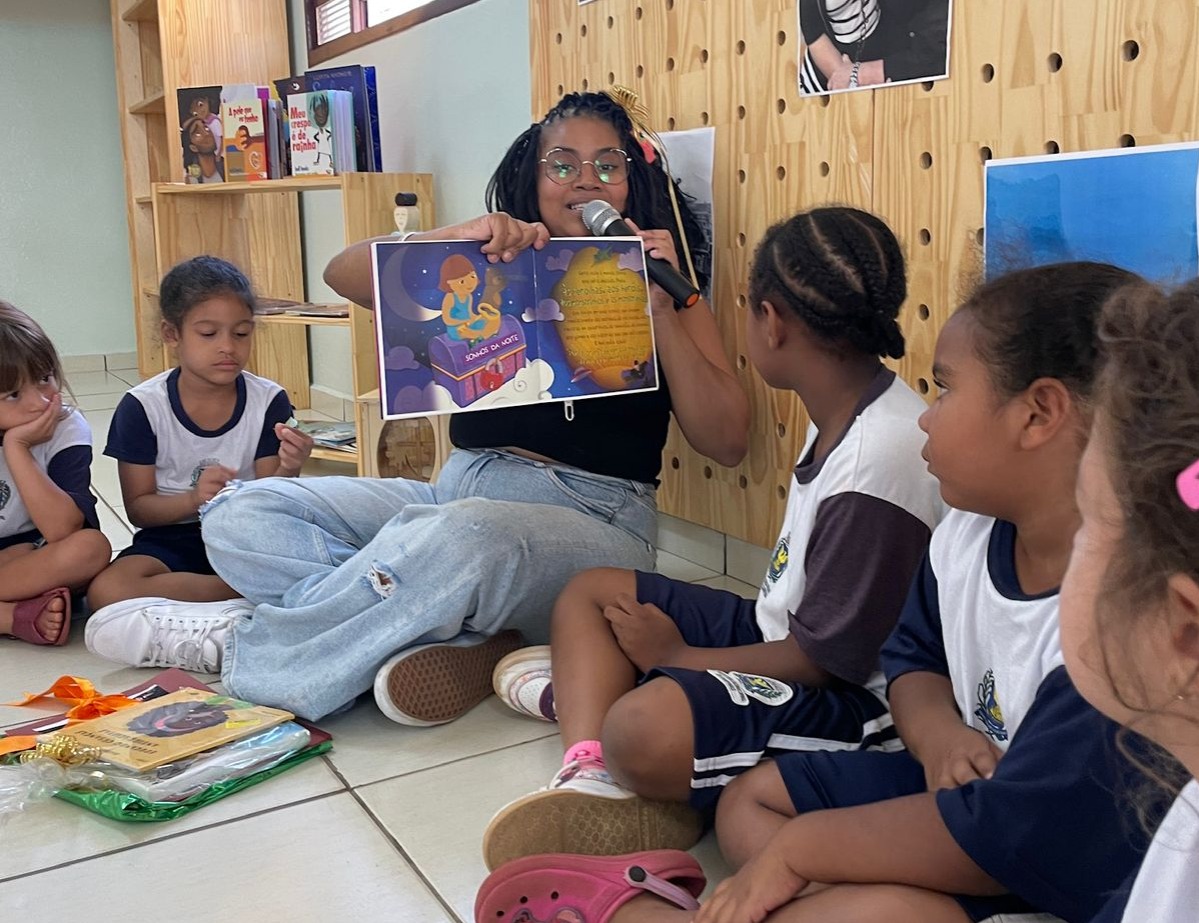 Iniciativa, que integra o currículo da Secretaria Municipal de Educação, busca promover a valorização da diversidade e o reconhecimento da identidade racial desde a infância