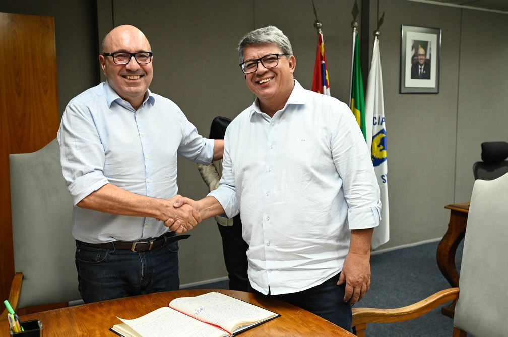 Dário Saadi transmitiu o cargo para Wanderley de Almeida no fim da tarde desta terça-feira, 2