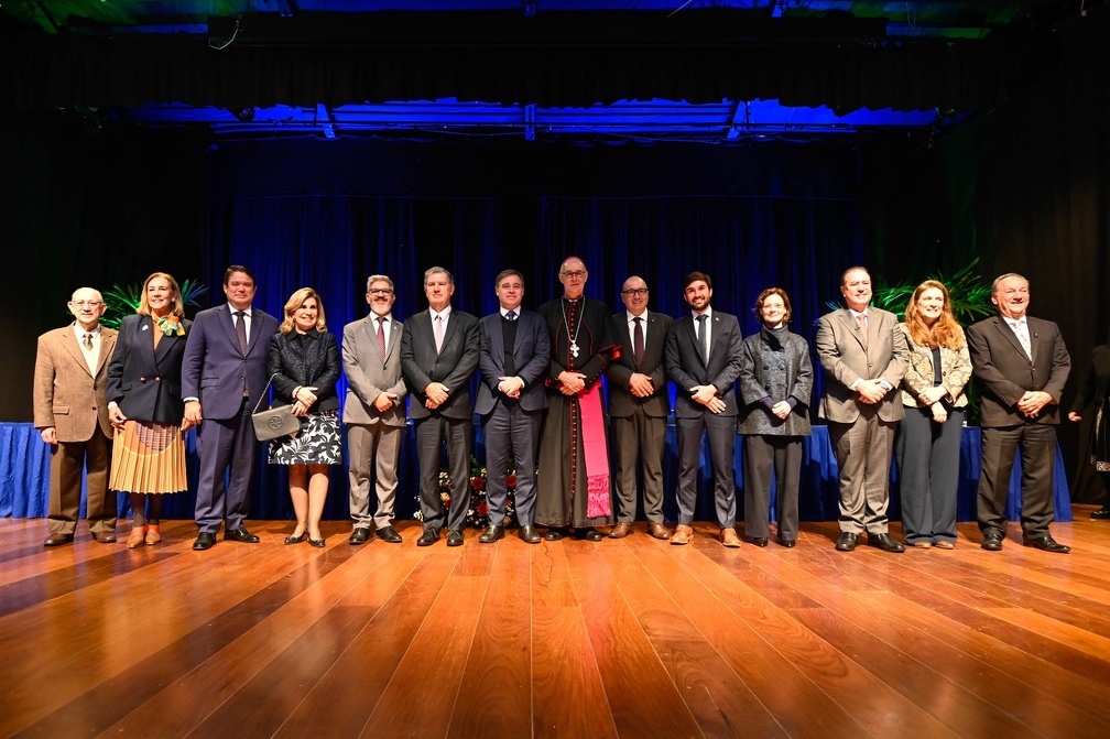 Mesa do evento reuniu autoridades do Eexecutivo, Legislativo e Judiciário