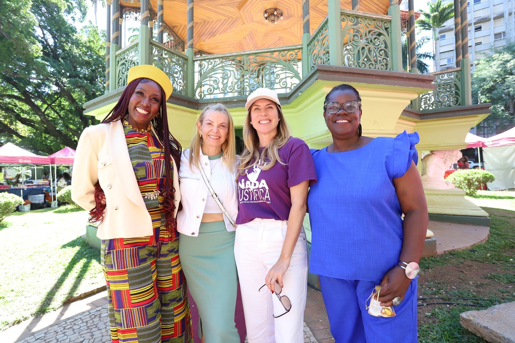 Laís Helena Cardoso, uma das dirigentes do Instituto Negras em Ação; secretária Alessandra Herrmann; secretária Alexandra Caprioli e Valéria Torres, coordenadora de Empreendedorismo da Secretaria de Políticas para as Mulheres