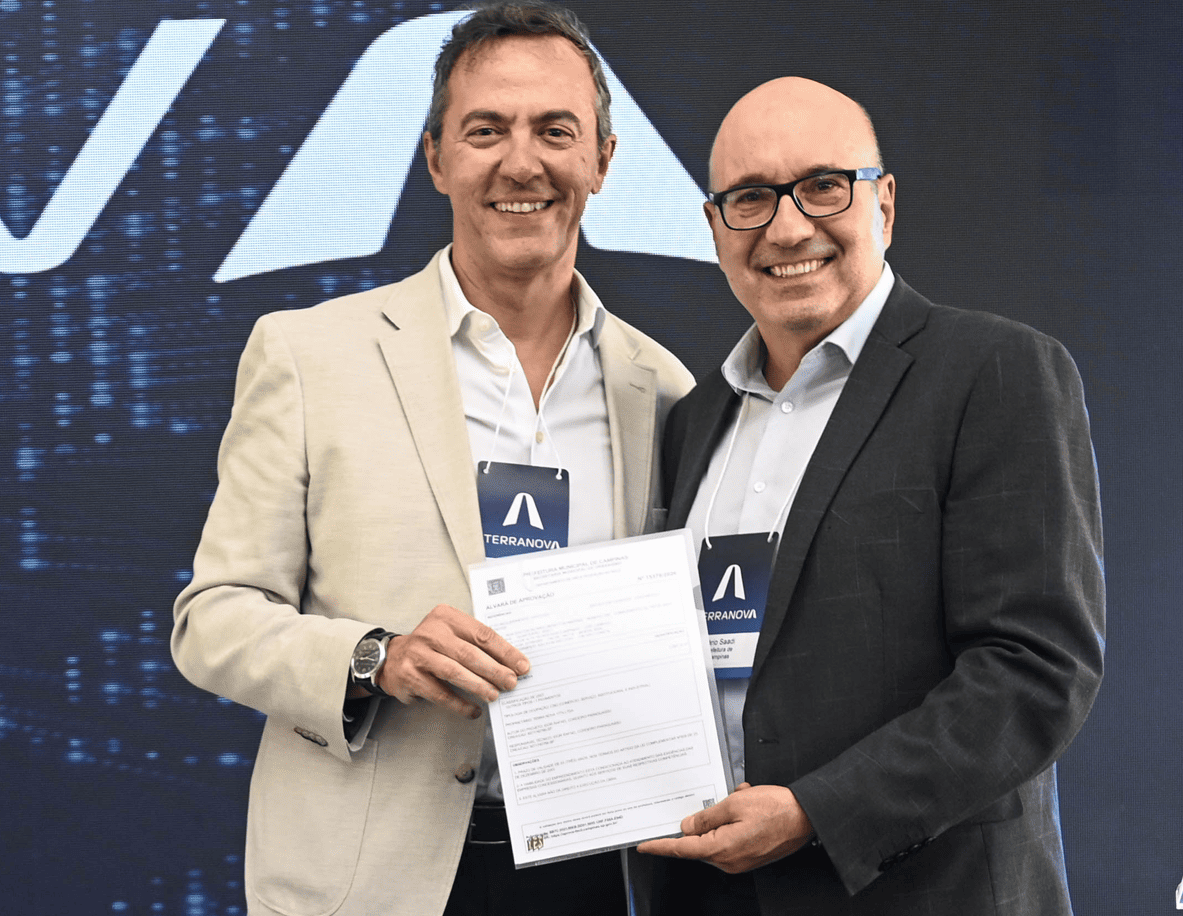 CEO interino da TERRANOVA ao lado do prefeito Dário Saadi durante anúncio do investimento