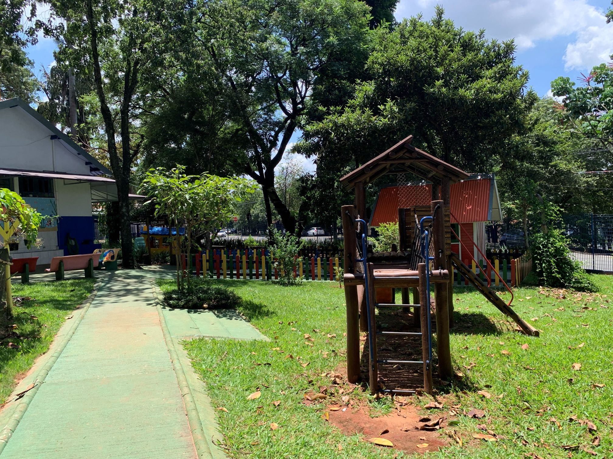 Imagem mostra área interna da CEI Mário Gatti, em Campinas