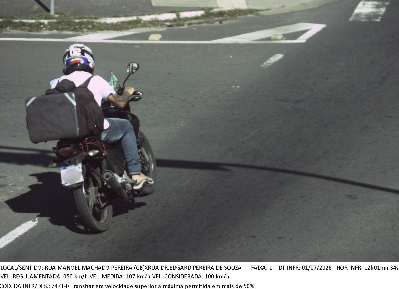 Motociclista trafega a mais de 100km/h em trecho que terá radar a partir desta segunda-feira