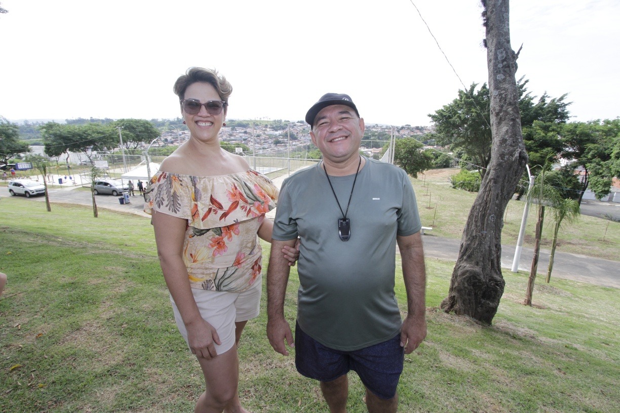 imagem mostra casal Edilson e Hosana Ribeiro